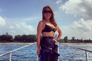 Анита Цой показала соблазнительную фигуру в бикини на Мальдивах