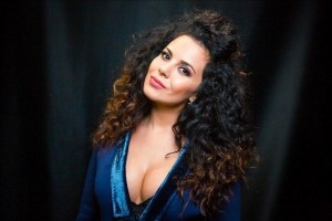Настя Каменских удивила поклонников сменой имиджа Источник: https://zelv.ru/shou-biznes/47573-nastya-kamenskih-udivila-poklonnikov-smenoy-imidzha-foto.html
