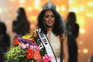 "Мисс США — 2017" стала физик-ядерщик из Вашингтона