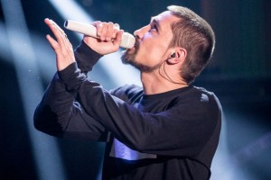 Дима Билан презентовал новую песню в «Вечернем Урганте»