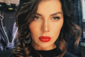 Анна Седокова вынуждена оставить сына