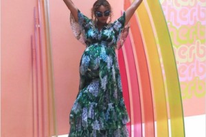 Бейонсе обнажила живот на последнем месяце беременности