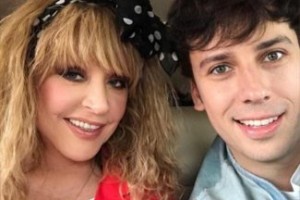 Алла Пугачева удивила нарядом на тематической вечеринке
