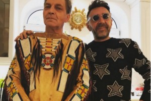 Сергей Шнуров показал необычное фото с индейцем