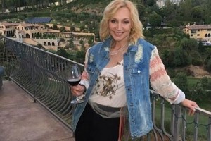 Кристина Орбакайте в соблазнительном наряде отметила день рождения