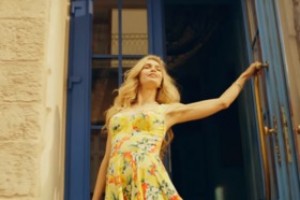 Вера Брежнева представила летний видеоклип на трек "Близкие люди"