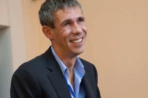 Панин прокомментировал видео, где он в женском белье гуляет по улицам