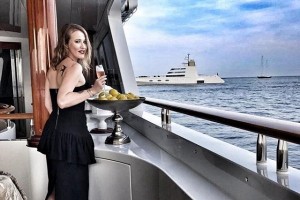 Ксения Собчак продемонстрировала округлившийся животик