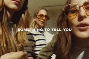 Haim прошлись по шоссе в новом клипе