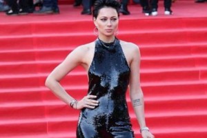 Настасья Самбурская появилась в БДСМ-костюмчике на красной дорожке ММКФ