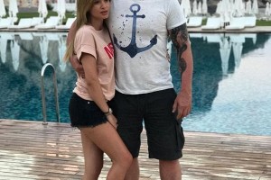 Курбан Омаров преподнес жене кольцо с черными бриллиантами