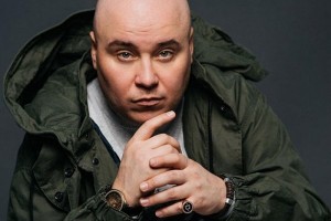 Даже сломанные ребра не помешали Доминику Джокеру продолжить концертную деятельность