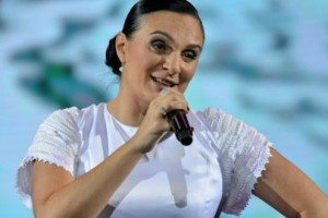 Елена Ваенга получила серьезную травму шеи