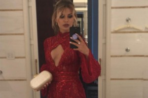 Виктория Боня шокировала поклонников, надев на голое тело платье в сеточку
