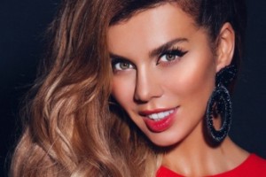 Анна Седокова опубликовала фото в полупрозрачном бюстгальтере