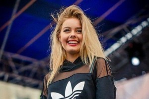 Солистка группы "Серебро" Фаворская приняла участие в эротической фотосессии