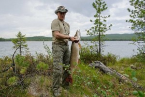 Путин два часа гонялся за щукой под водой