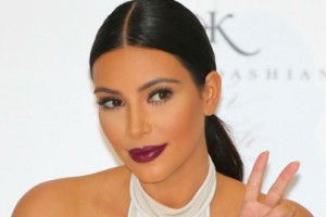 Ким Кардашьян выложила фото себя в возрасте 15 лет