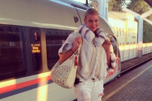 Анастасия Волочкова примерила шубу на голое тело
