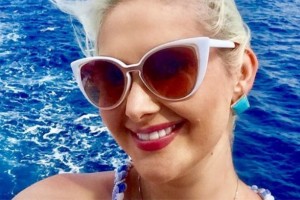 Екатерина Бужинская похвасталась фигурой в купальнике