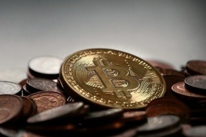 Шнуров посвятил стихи биткоину: криптовалюту ждет обвал