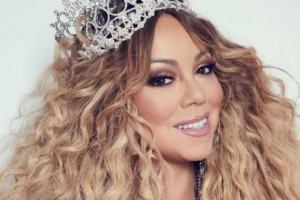 47-летняя Мэрайя Кэри снялась топлес