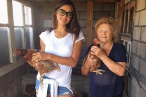Модель Ирина Шейк снялась в курятнике
