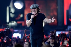 Вокалист AC/DC выступил с группой Muse