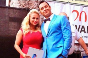 Стас Костюшкин проверил на натуральность грудь Анны Семенович