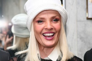 63-летняя Вайкуле поразила эротичным танцем живота