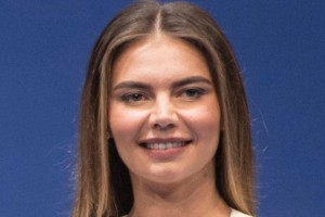 Кабаева на юбилее Кобзона повела себя как королева