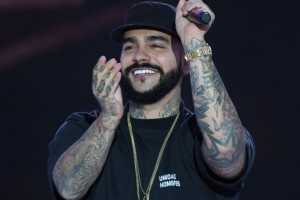 Тимати порвал шорты во время выступления во Владивостоке
