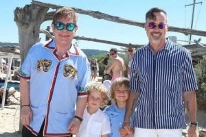 Элтон Джон вспомнил, как был женат на женщине и что из этого получилось