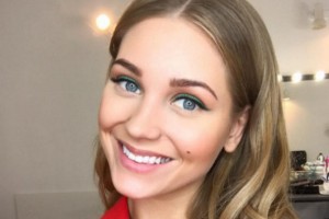 Кристина Асмус вызвала споры провокационным фото обнаженных ягодиц