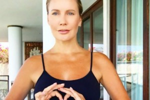Елена Летучая удивила необычным боди-артом