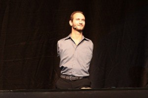 В Новосибирск прилетел известный миллионер-инвалид Ник Вуйчич