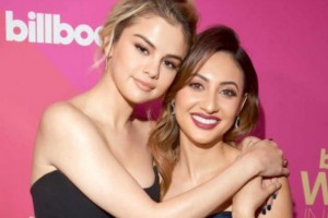 Селена Гомес посетила церемонию Billboard вместе с Франсисой Райсой