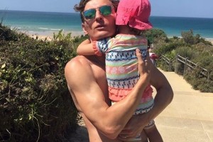 Павел Воля поделился со своими подписчиками милой фотографией с 2-летней дочкой