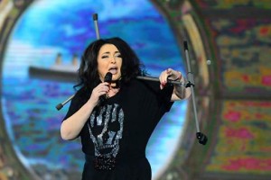 Бомж или пациентка психбольницы: Лолита сплясала в аэропорту