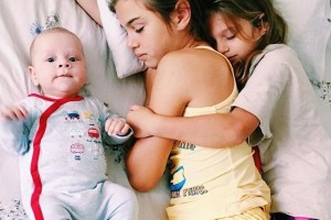 Анна Седокова официально представила своего сына