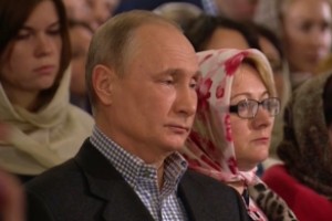 Путин встречает Рождество в церкви, где крестили его отца
