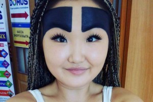 «Девушка с бровями» - Анжелика Протодьяконова из Якутии, опозорилась в Instagram