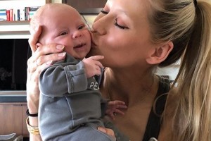 Энрике Иглесиас и Анна Курникова впервые показали сына и дочь