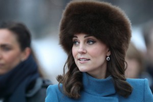 Кейт Миддлтон в пушистой шапке очаровала норвежцев