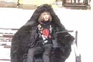 Сергей Зверев неожиданно вспомнил, что забыл свою корону в багажнике