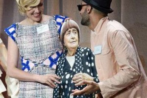 Режиссер посетила завтрак номинантов «Оскара» в виде картонных копий