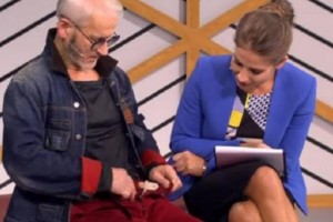Барановская залезла в брюки к 72-летнему миллионеру в прямом эфире