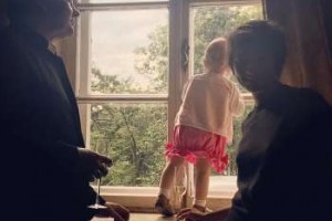 Земфира заинтриговала поклонников фотографией с ребенком