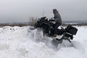 Курбан Омаров испытал квадроцикл на гусеницах