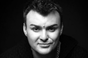 В столице зарезали и ограбили певца Петра Гару